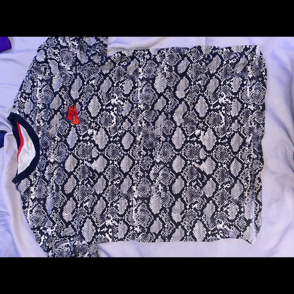 Nike patterned tee - Picture 1 of 1